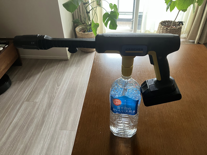 2Lペットボトルを本体に装着した状態
